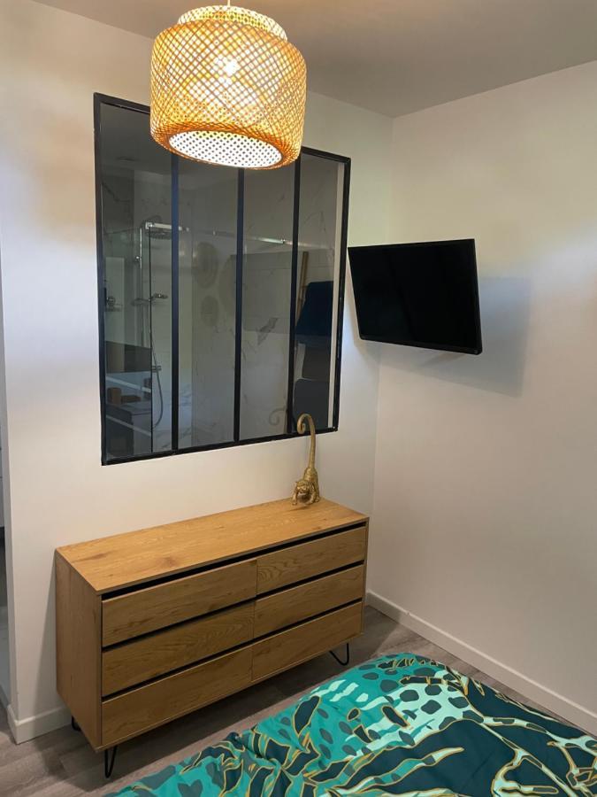 Appartement En Rez De Jardin Tout Equipe Fleurance Exterior photo