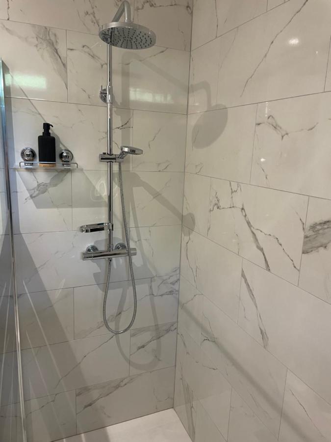 Appartement En Rez De Jardin Tout Equipe Fleurance Exterior photo