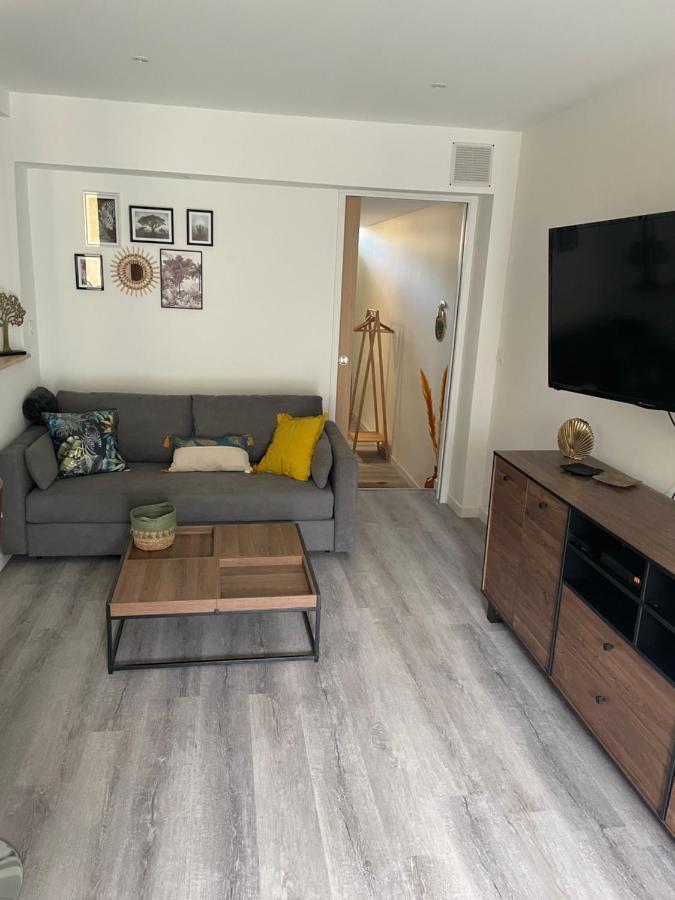 Appartement En Rez De Jardin Tout Equipe Fleurance Exterior photo